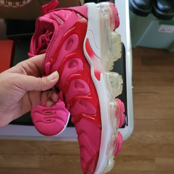 Nike Pink Vapormax - Picture 3 of 4